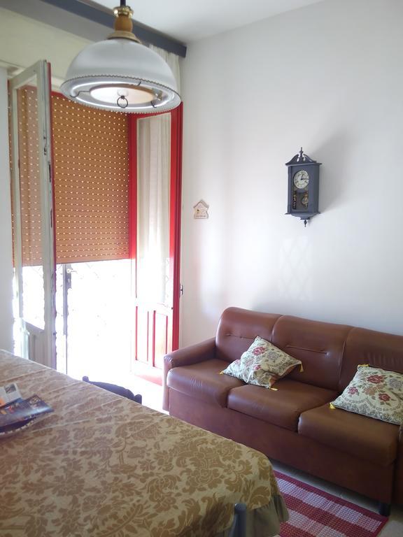 Casa Bianca Da Giusy Guest House Бирги Веки Екстериор снимка