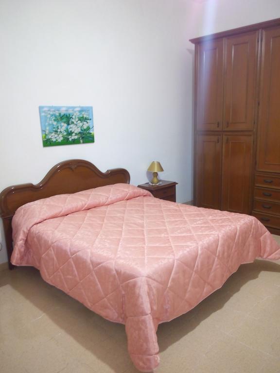 Casa Bianca Da Giusy Guest House Бирги Веки Екстериор снимка
