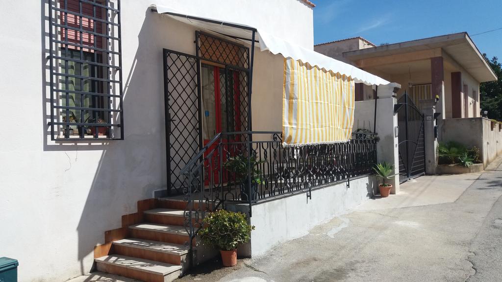Casa Bianca Da Giusy Guest House Бирги Веки Екстериор снимка